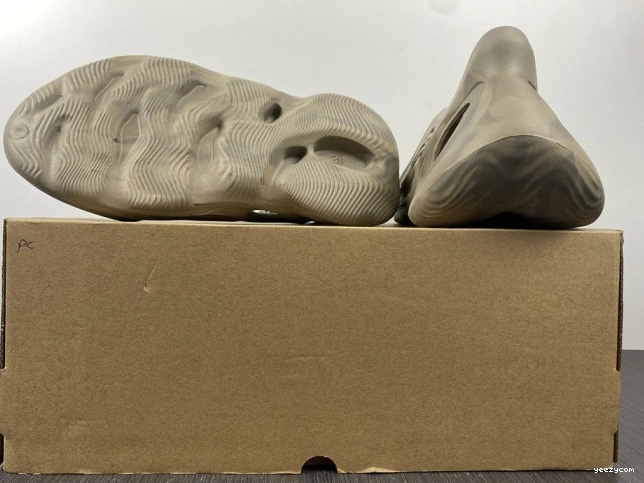 GX4472 RNNR Stone Adidas Yeezy Foam Sage 0726